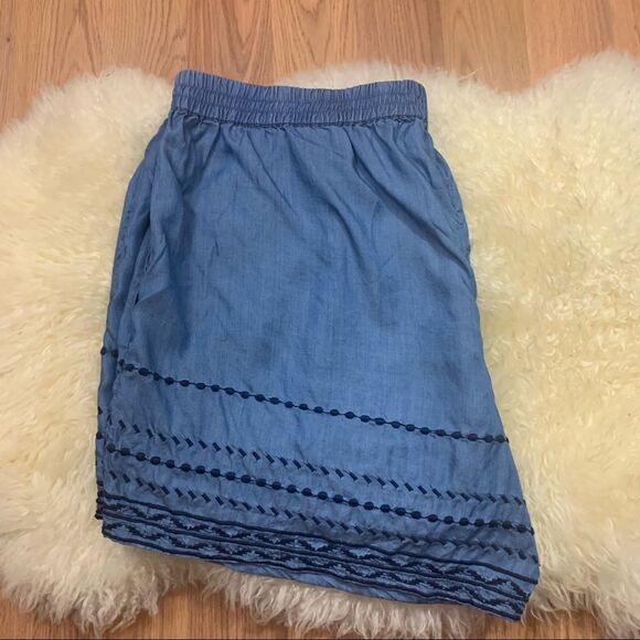 Crown & Ivy embroidered drawstring chambray shorts - Picture 2 of 6